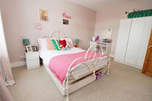 HIGH STREET- click for photo gallery